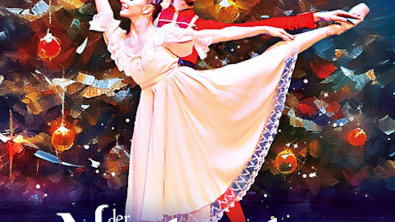Zwei Balletttänzer in eleganter Pose vor einem festlich geschmückten Weihnachtsbaum. Der Titel 'Der Nussknacker' ist prominent zu sehen., © P.T.F. GmbH-Konzertagentur Friedmann Zwei Balletttänzer in eleganter Pose vor einem festlich geschmückten Weihnachtsbaum. Der Titel 'Der Nussknacker' ist prominent zu sehen., © P.T.F. GmbH-Konzertagentur Friedmann