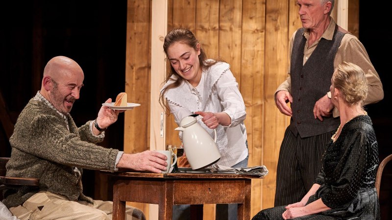 "Der verkaufte Großvater" – Komödie von Anton Hamik in schwäbischer Fassung "Der verkaufte Großvater" – Komödie von Anton Hamik in schwäbischer Fassung