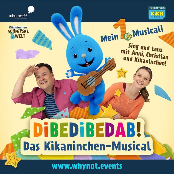 Werbung f&uuml;r das Kikaninchen-Musical mit einem blauen Hasen, einer Gitarre und zwei fr&ouml;hlichen Personen. Text: "Sing und tanz mit Anni, Christian und Kikaninchen!", &copy; Whynot Events UG