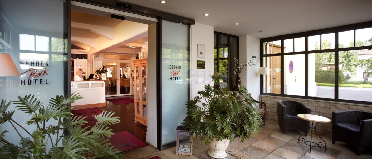 Hotel Eingang, © TOMAS
