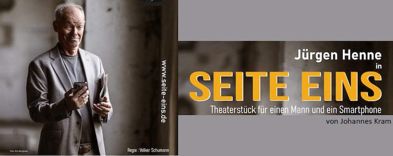Ein Mann in einem grauen Anzug hält ein Smartphone. Der Titel 'Seite Eins' ist prominent dargestellt. Es handelt sich um ein Theaterstück von Johannes Kram., © Interessengemeinschaft Kultur Sindelfingen / Böblingen e.V. Ein Mann in einem grauen Anzug hält ein Smartphone. Der Titel 'Seite Eins' ist prominent dargestellt. Es handelt sich um ein Theaterstück von Johannes Kram., © Interessengemeinschaft Kultur Sindelfingen / Böblingen e.V.