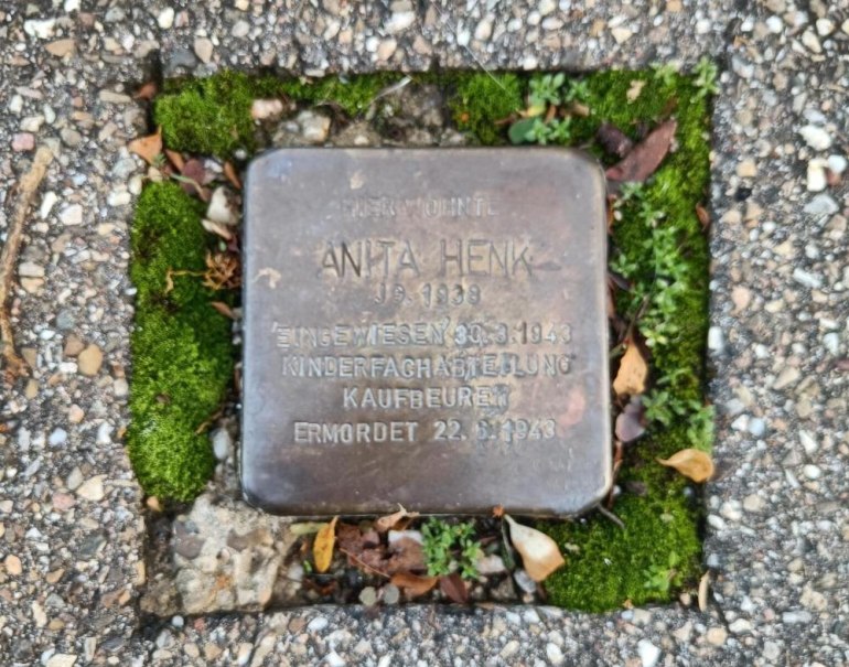 Stolpersteine putzen vor der Landtagswahl, &copy; Demokratisches Zentrum Ludwigsburg