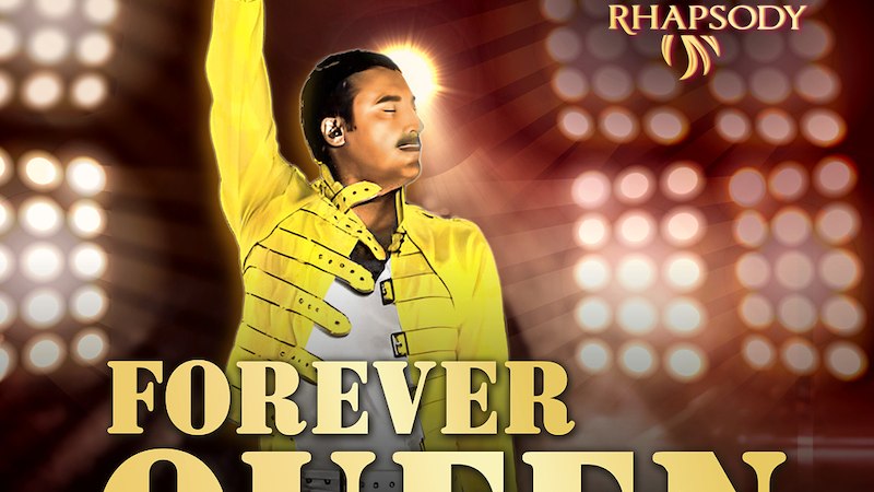 Plakat für 'FOREVER QUEEN' mit einem Sänger in gelber Jacke, erhobener Faust. Text: '50 Jahre Bohemian Rhapsody, performed by Queen Alive'., © RESET Production Plakat für 'FOREVER QUEEN' mit einem Sänger in gelber Jacke, erhobener Faust. Text: '50 Jahre Bohemian Rhapsody, performed by Queen Alive'., © RESET Production