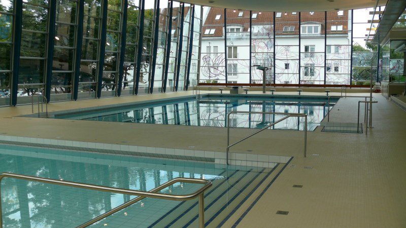 Schwimmbecken im Feuerbacher Hallenbad., © Stuttgarter Bäder Schwimmbecken im Feuerbacher Hallenbad., © Stuttgarter Bäder