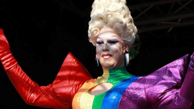 Dragqueen © QueerES e. V., © QueerES e. V. Dragqueen © QueerES e. V., © QueerES e. V.
