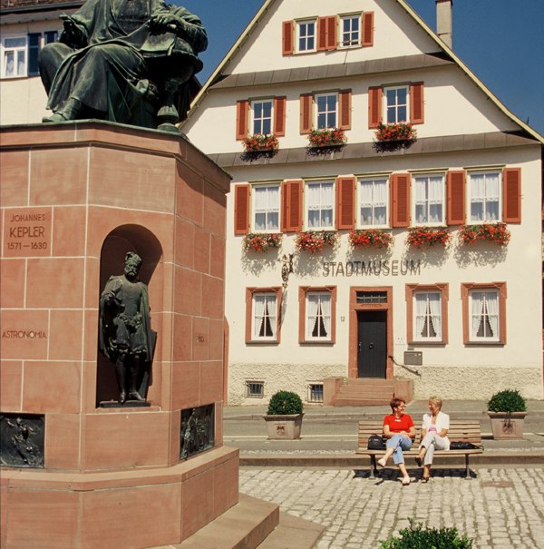 Marktplatz mit Keplerstatue und Stadtmuseum in Weil der Stadt Marktplatz mit Keplerstatue und Stadtmuseum in Weil der Stadt