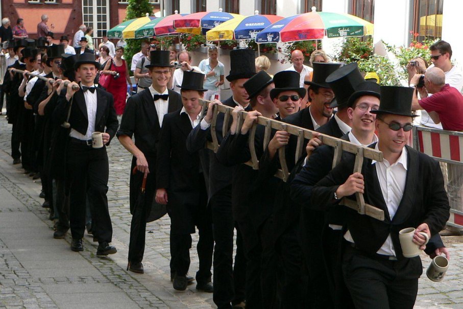 Kandelmarsch durch die Esslinger Innenstadt, © ©Hochschule Esslingen Kandelmarsch durch die Esslinger Innenstadt, © ©Hochschule Esslingen