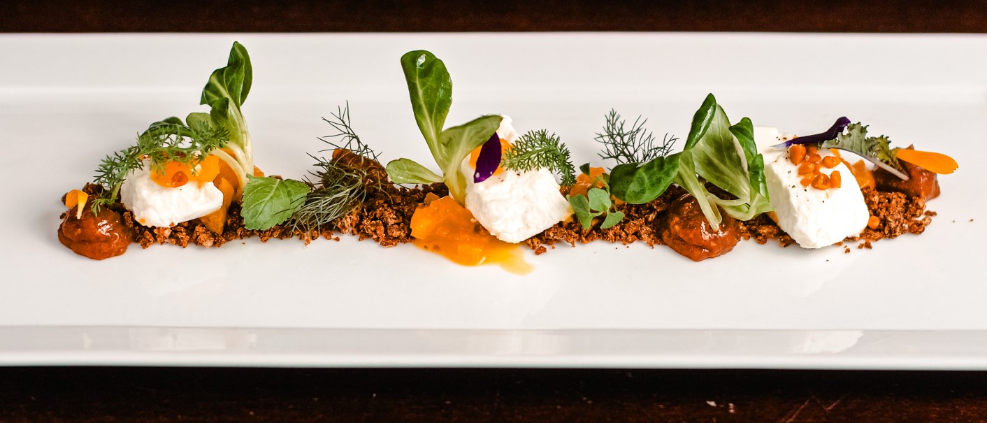 Ziegenfrischkäse mit Pumpernickel und Feigenchutney_BEA, © Hupperts
