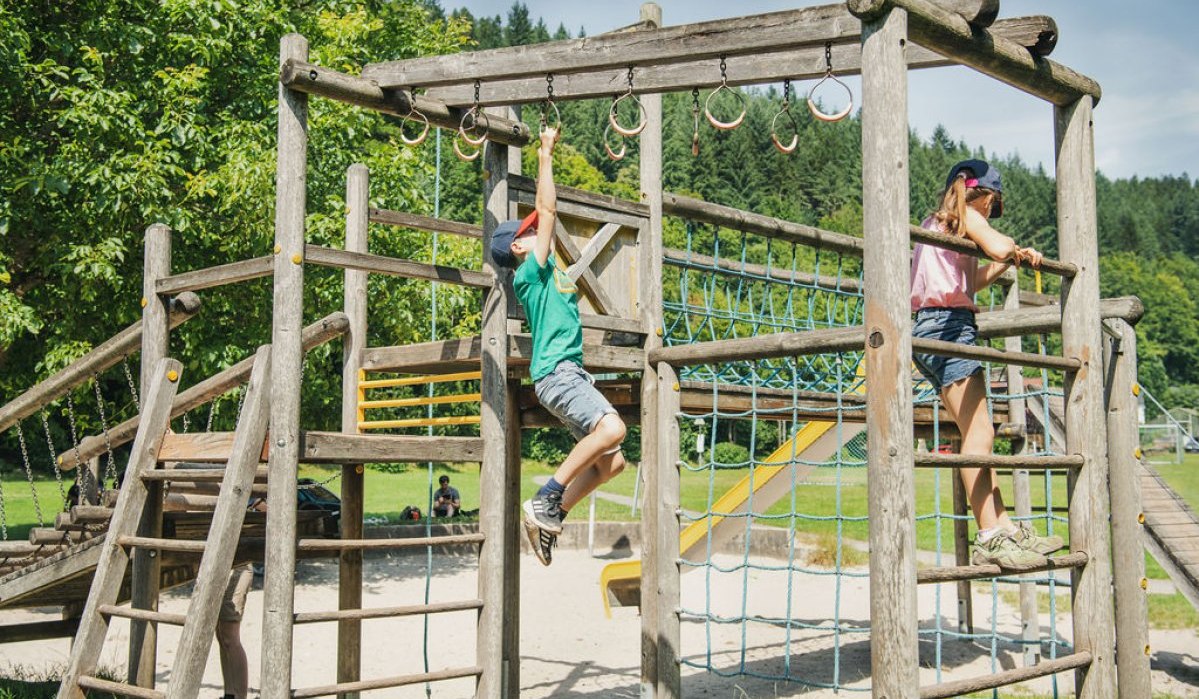 Spielplatz im Monbachtal, © Freizeit & Tourismus Bad Liebenzell GmbH Spielplatz im Monbachtal, © Freizeit & Tourismus Bad Liebenzell GmbH