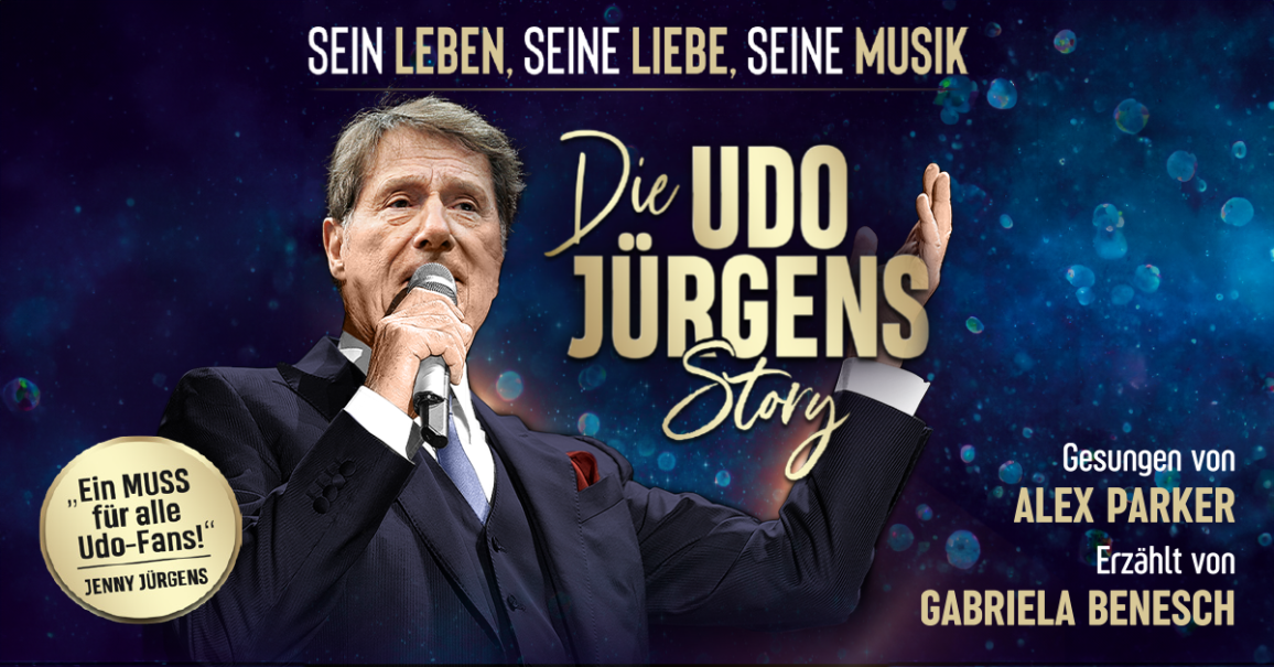 Plakat f&uuml;r 'Die Udo J&uuml;rgens Story' mit einem S&auml;nger am Mikrofon. Text: 'Sein Leben, seine Liebe, seine Musik'. Gesungen von Alex Parker, erz&auml;hlt von Gabriela Benesch., &copy; links im Bild