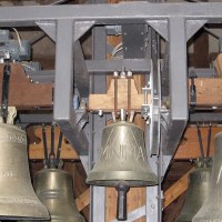 Mehrere Glocken im Glockenmuseum Herrenberg, montiert in einem Metallrahmen mit Holzdetails., © Stuttgart-Marketing GmbH Mehrere Glocken im Glockenmuseum Herrenberg, montiert in einem Metallrahmen mit Holzdetails., © Stuttgart-Marketing GmbH