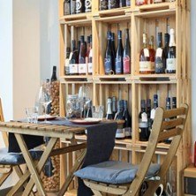Die kleine Weinschule, © links im Bild
