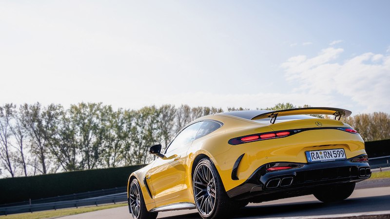 Blick hinter die Kulissen - der Einfahrbahn, &copy; Mercedes-Benz AG