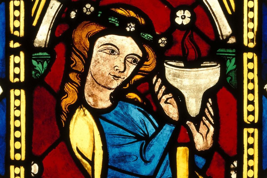 Eine Detailaufnahme eines Glasfensters in der Stadtkirche St. Dionys, © Denkmalschutz