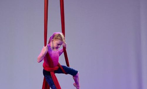 Workshop: Luftakrobatik-Werkstatt für Fortgeschrittene von 9-16 Jahren in Ludwigsburg, © Kunstschule Labyrinth Workshop: Luftakrobatik-Werkstatt für Fortgeschrittene von 9-16 Jahren in Ludwigsburg, © Kunstschule Labyrinth