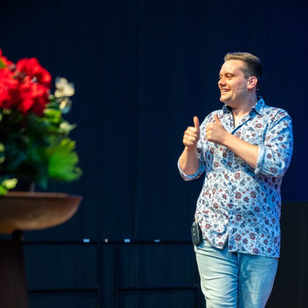 Comedy Slam Mäulesmühle mit Elias Raatz, © Stadt Leinfelden-Echterdingen, Kulturamt Comedy Slam Mäulesmühle mit Elias Raatz, © Stadt Leinfelden-Echterdingen, Kulturamt