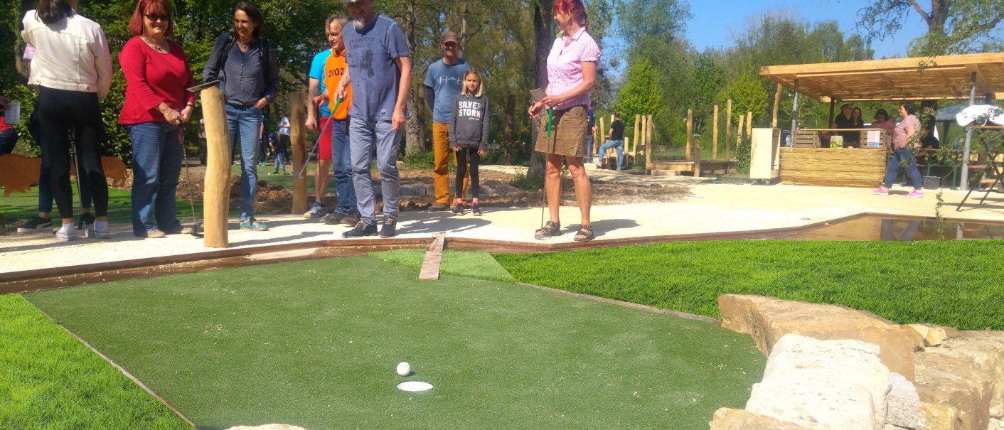 Schön angelegte Adventure-Golf-Anlage direkt am Beutwangsee in Nürtingen-Neckarhausen, © U. Stacklies Schön angelegte Adventure-Golf-Anlage direkt am Beutwangsee in Nürtingen-Neckarhausen, © U. Stacklies