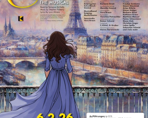Poster für das Musical ANASTASIA mit einer Frau im blauen Kleid vor der Pariser Skyline. Premiere am 6.2.26 im CCS Schwäbisch Gmünd., © Kolping Musiktheater Poster für das Musical ANASTASIA mit einer Frau im blauen Kleid vor der Pariser Skyline. Premiere am 6.2.26 im CCS Schwäbisch Gmünd., © Kolping Musiktheater