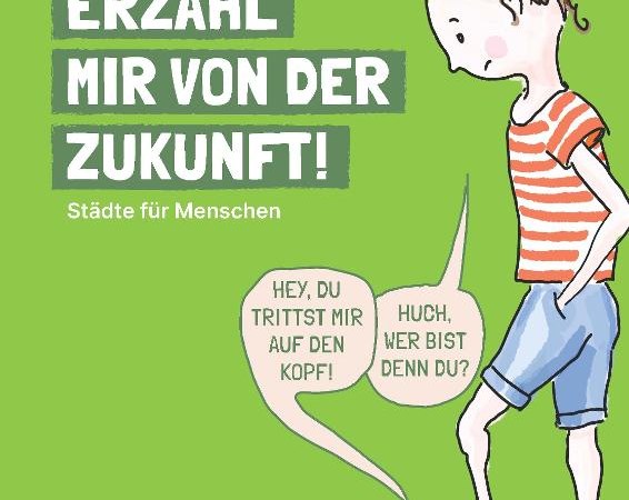 Ein Mädchen in gestreiftem Shirt und Shorts steht auf grünem Hintergrund. Daneben ein sprechendes Tier. Text: "Oma, erzähl mir von der Zukunft!", © Cover des Vorlesebuchs (©O4F)