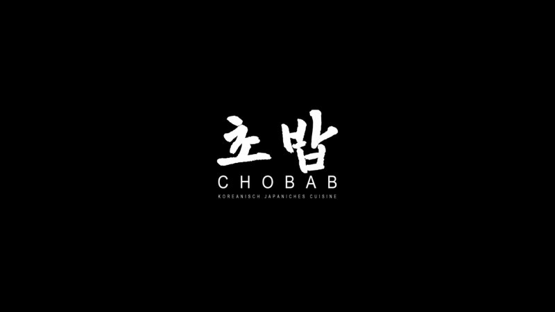 Schwarz-weißes Logo von Chobab mit koreanischen Schriftzeichen und dem Text 'Koreanisch Japanische Cuisine'., © Chobab, Stuttgart Schwarz-weißes Logo von Chobab mit koreanischen Schriftzeichen und dem Text 'Koreanisch Japanische Cuisine'., © Chobab, Stuttgart