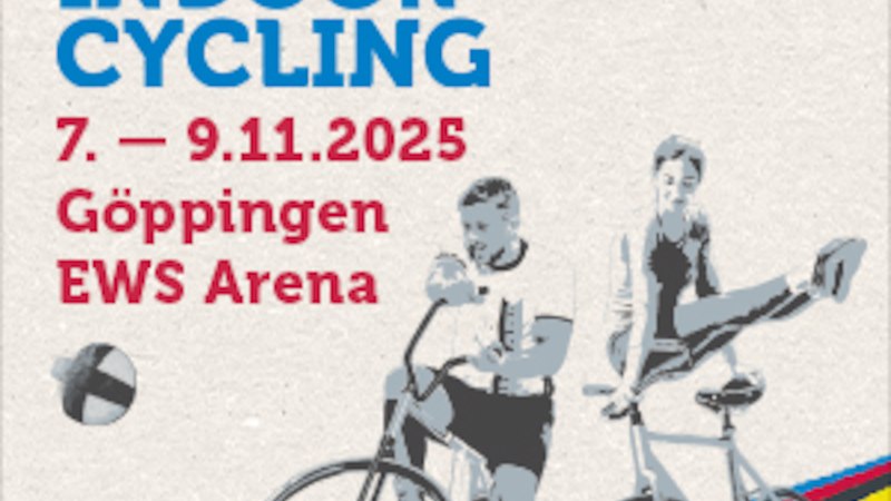 Plakat für die UCI Hallenrad-WM 2025 in Göppingen, EWS Arena, vom 7. bis 9. November. Zwei Radfahrer und bunte Streifen sind abgebildet., © Jens Zimmermann 8action Plakat für die UCI Hallenrad-WM 2025 in Göppingen, EWS Arena, vom 7. bis 9. November. Zwei Radfahrer und bunte Streifen sind abgebildet., © Jens Zimmermann 8action