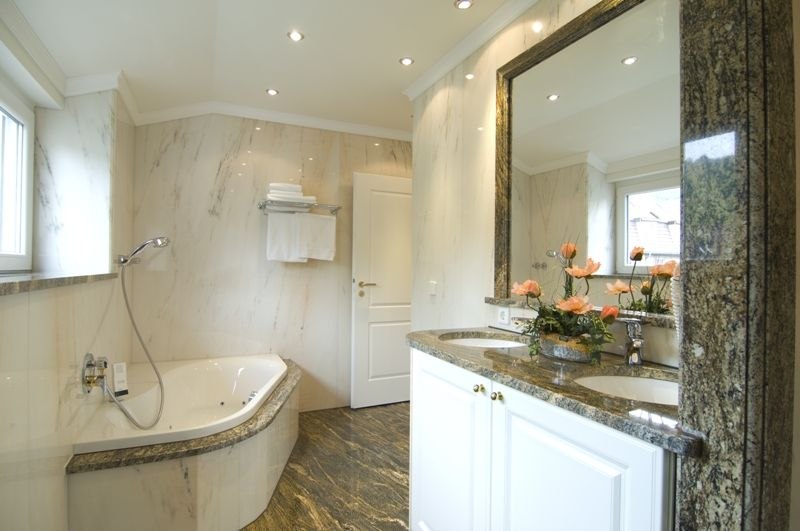 Suite Badezimmer mit Whirlpool, © Jeanette Bender Suite Badezimmer mit Whirlpool, © Jeanette Bender