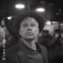 Robert Stadlober - Eine Reise durch die Zeit mit Kurt Tucholsky, &copy; links im Bild