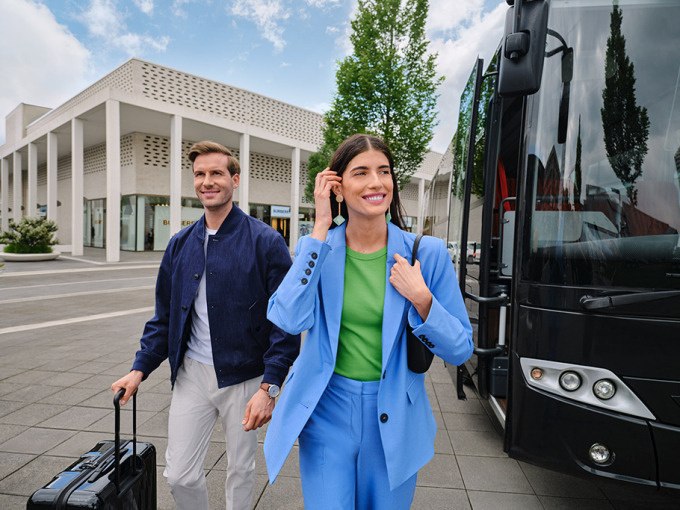 Shopping Shuttle Linie 2: STUTTGART (Innenstadt) > Outletcity Metzingen (HALTESTELLE SCHLOSSPLATZ bis 06.09. gesperrt, Infos s. Beschreibung), © Schlienz-Tours GmbH & Co.KG Shopping Shuttle Linie 2: STUTTGART (Innenstadt) > Outletcity Metzingen (HALTESTELLE SCHLOSSPLATZ bis 06.09. gesperrt, Infos s. Beschreibung), © Schlienz-Tours GmbH & Co.KG