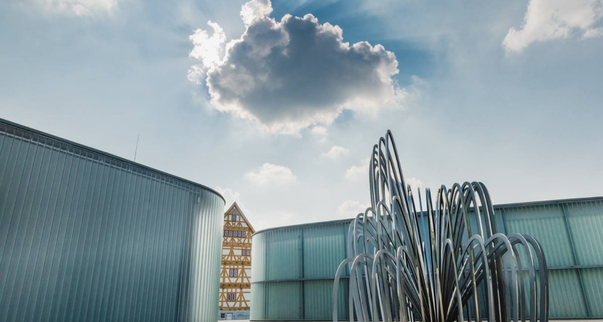 Die Galerie Stihl Waiblingen ist ein modernes Ausstellungshaus mit Fokus auf Arbeiten auf und aus Papier. In direkter Lage an der Rems zeigt sie j&auml;hrlich drei hochkar&auml;tige Wechselausstellungen &ndash; von klassischer Zeichnung bis zu zeitgen&ouml;ssischer Papierkunst &ndash; und beeindruckt zugleich mit preisgekr&ouml;nter Architektur in lichtdurchfluteter Industrieglas-Optik., &copy; Remstal Tourismus e.V.