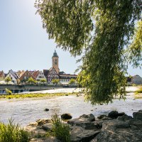 Sommerlicher Blick auf die Fischtreppe in Nürtingen mit malerischen Fachwerkhäusern und einem Kirchturm im Hintergrund., © Stuttgart-Marketing GmbH, Sarah Schmid Sommerlicher Blick auf die Fischtreppe in Nürtingen mit malerischen Fachwerkhäusern und einem Kirchturm im Hintergrund., © Stuttgart-Marketing GmbH, Sarah Schmid