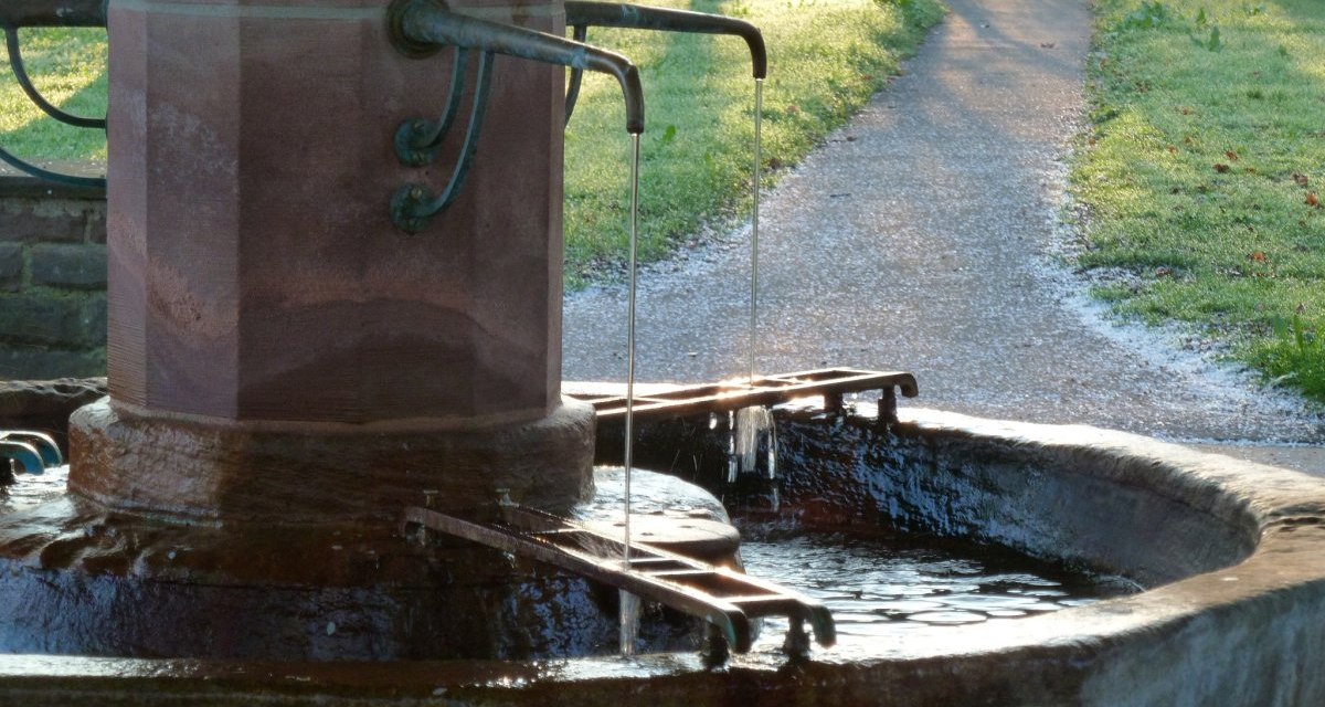 Sauerbrunnen - Copyright by Berthold H&auml;nssler, &copy; Distrito de G&ouml;ppingen