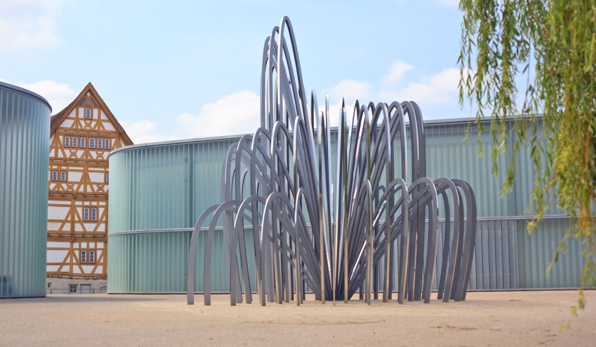 Direkt an der Rems laden die moderne Galerie Stihl mit wechselnden Ausstellungen rund ums Papier und das Haus der Stadtgeschichte im ältesten Gebäude der Stadt zu einem spannenden Kunst- und Kulturspaziergang durch Waiblingen ein.