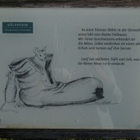 Infotafel mit einer Zeichnung einer Maus in einem Schuh. Text beschreibt das Abenteuer einer kleinen Feldmaus auf einer Streuobstwiese., © Natur.Nah. Schönbuch & Heckengäu