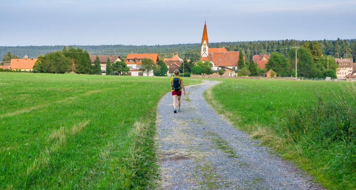 Der H&ouml;henort Aichelberg mit seinem markanten Kirchturm, &copy; N&ouml;rdlicher Schwarzwald