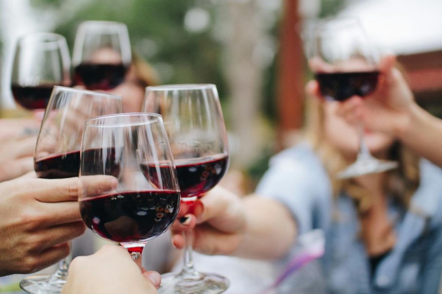 Wine Tasting, © © Kelsey Knight - Unsplash Lizenz Wine Tasting, © © Kelsey Knight - Unsplash Lizenz