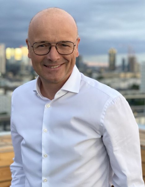 Bernadette Schoog im Gespr&auml;ch mit Karsten Schwanke, &copy; Stadthalle Leonberg