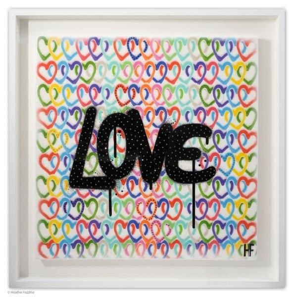 Schwarzes 'LOVE' auf buntem Herz-Hintergrund in einem weißen Rahmen. Signiert mit 'HF'., © Love Reloaded © Heather Fazzino Schwarzes 'LOVE' auf buntem Herz-Hintergrund in einem weißen Rahmen. Signiert mit 'HF'., © Love Reloaded © Heather Fazzino