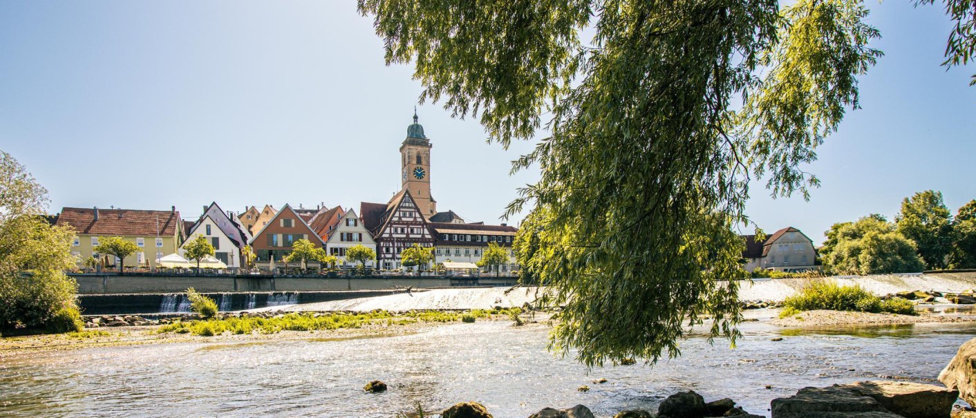 Sommerlicher Blick auf die Fischtreppe in Nürtingen mit malerischen Fachwerkhäusern und einem Kirchturm im Hintergrund., © Stuttgart-Marketing GmbH, Sarah Schmid Sommerlicher Blick auf die Fischtreppe in Nürtingen mit malerischen Fachwerkhäusern und einem Kirchturm im Hintergrund., © Stuttgart-Marketing GmbH, Sarah Schmid
