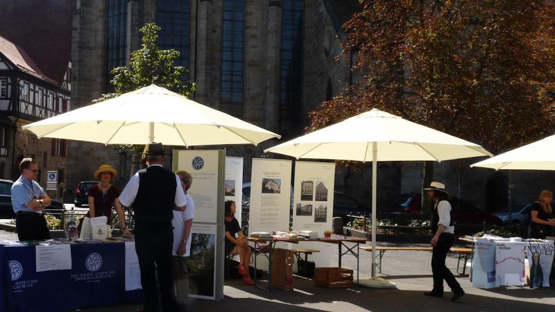 Informationsstände auf dem Marktplatz, © Recherchematerial, privat Archiv