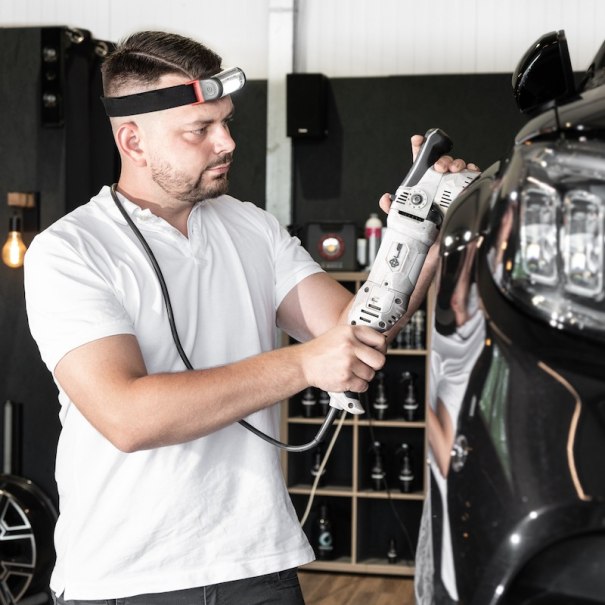 Die Kunst der Automobilpflege und Fahrzeugaufbereitung, © Mercedes-Benz AG Die Kunst der Automobilpflege und Fahrzeugaufbereitung, © Mercedes-Benz AG