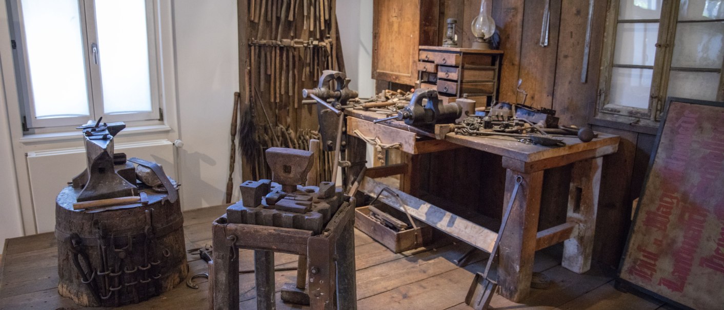 Eine Ansicht der Ausstellung im Obergeschoss, &copy; SMG, A. Mende