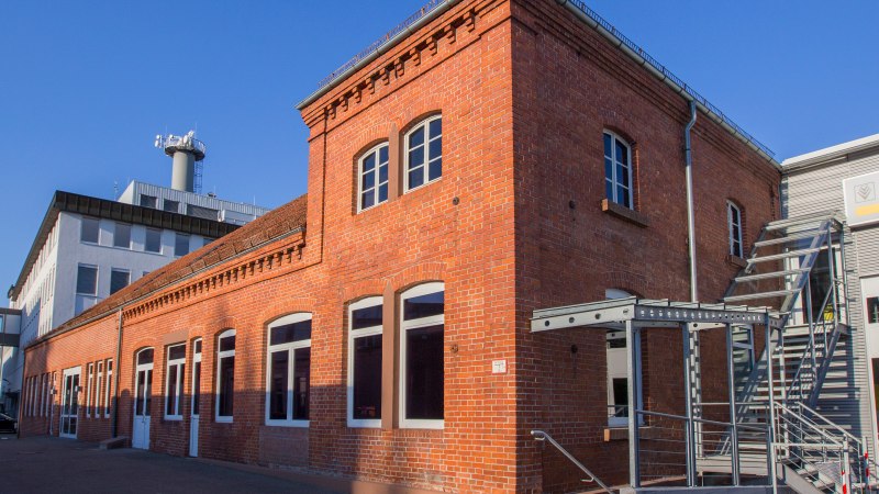 Backstein- und modernes Geb&auml;ude des K&auml;rcher Museums in Winnenden bei blauem Himmel., &copy; SMG, Achim Mende