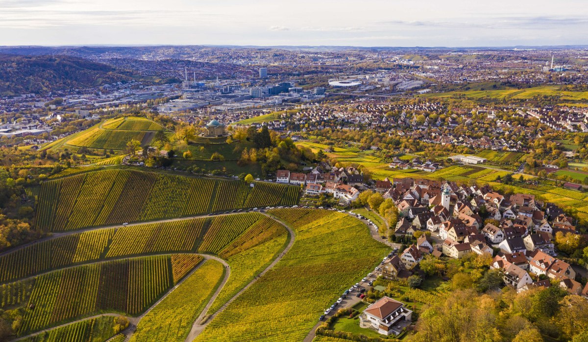 Luftaufnahme von Weinbergen, der Grabkapelle auf dem Württemberg und dem Rotenberg bei Stuttgart im Herbst., © Stuttgart-Marketing GmbH, Werner Dieterich Luftaufnahme von Weinbergen, der Grabkapelle auf dem Württemberg und dem Rotenberg bei Stuttgart im Herbst., © Stuttgart-Marketing GmbH, Werner Dieterich