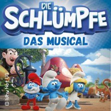 Die Schlümpfe und Gargamel vor einem Schlumpfhaus. Oben steht 'Die Schlümpfe - Das Musical'., © links im Bild
