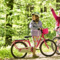 Kinder mit Fahrrädern im Wald, © Remstal Tourismus e.V. Kinder mit Fahrrädern im Wald, © Remstal Tourismus e.V.