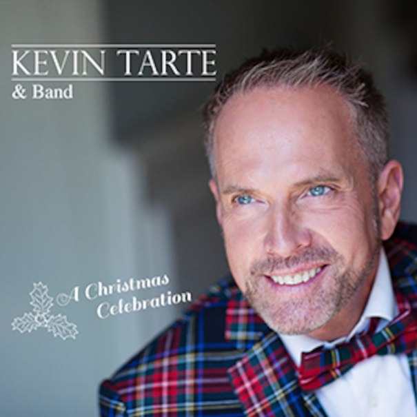 Mann in kariertem Anzug mit Fliege, lächelnd. Text: Kevin Tarte & Band, A Christmas Celebration., © Hirschsee Productions Mann in kariertem Anzug mit Fliege, lächelnd. Text: Kevin Tarte & Band, A Christmas Celebration., © Hirschsee Productions