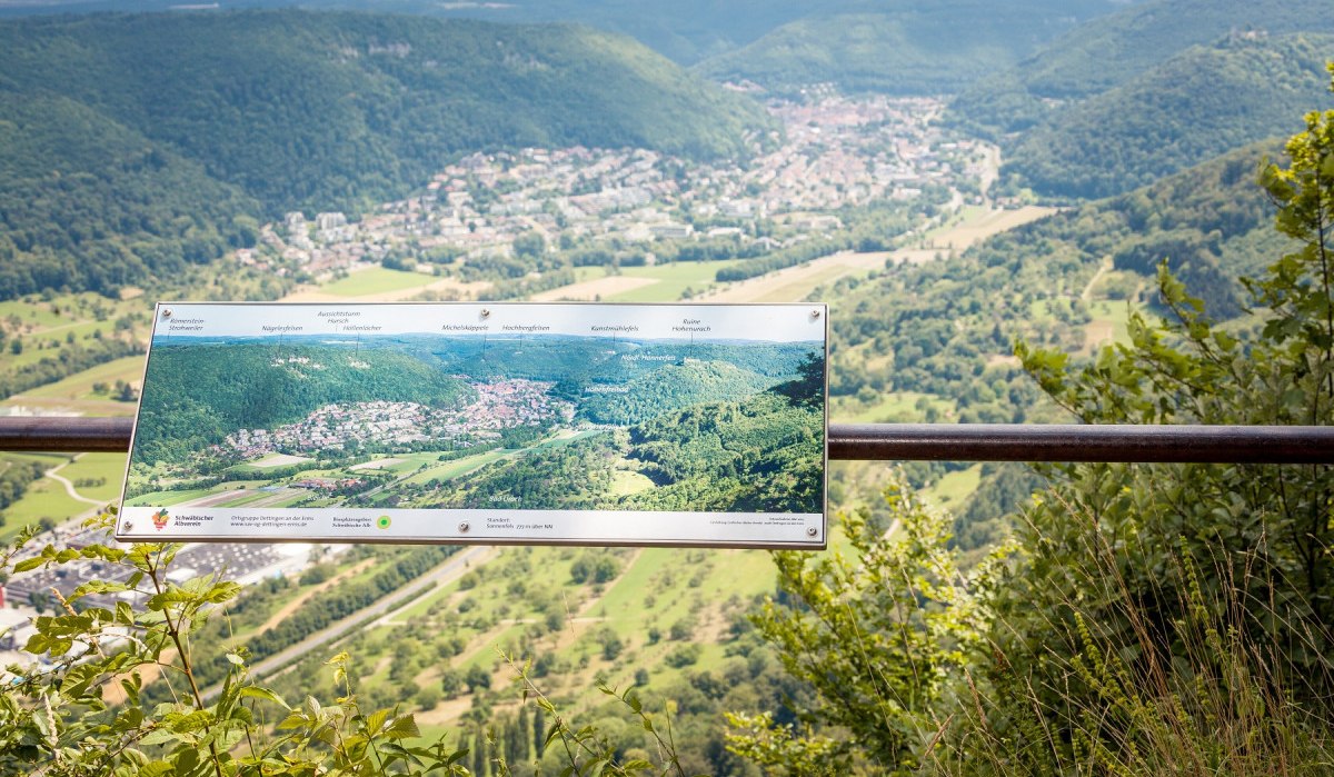 Ausblick am Sonnenfels in Richtung Bad Urach, © hochgehberge