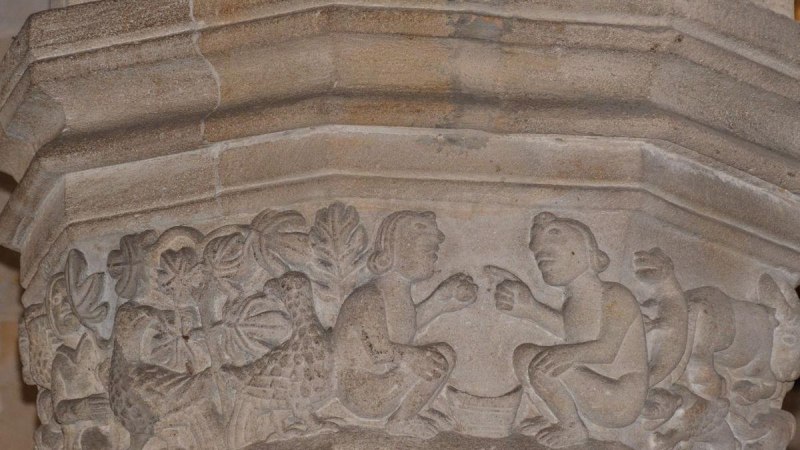Detailansicht eines Reliefs im Inneren der Stadtkirche St. Dionys, © Denkmalschutz