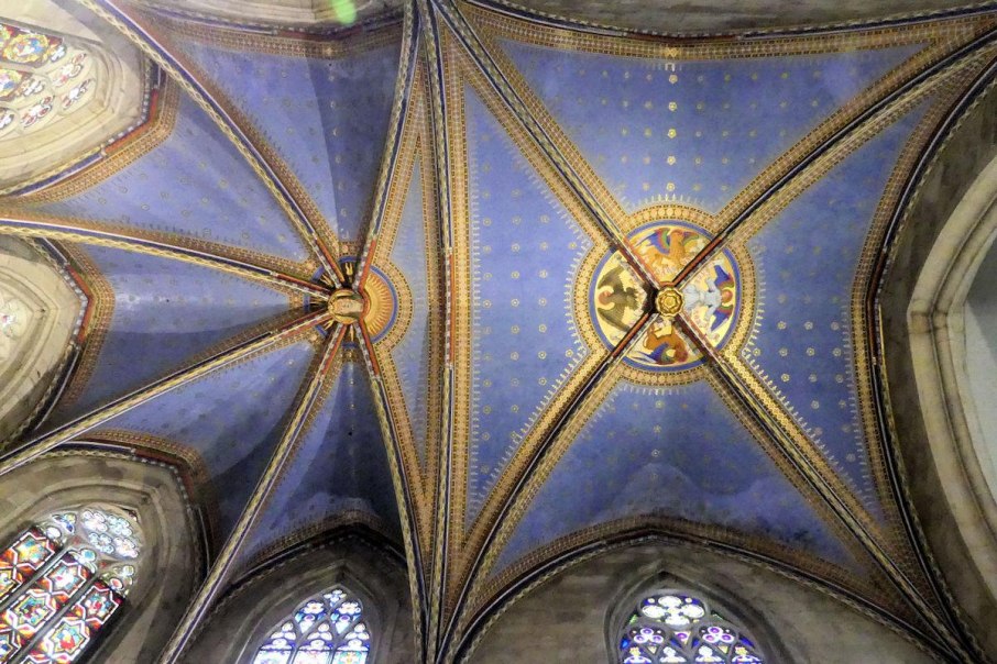 Blick hinauf zu dem reich verzierten Kreuzgewölbe der Frauenkirche, © Denkmalschutz