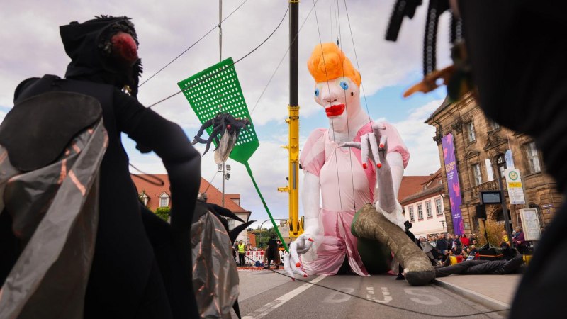 Der Kasper schlägt die Fliegen tot © Erich Malter, © Kulturamt der Stadt Esslingen am Neckar Der Kasper schlägt die Fliegen tot © Erich Malter, © Kulturamt der Stadt Esslingen am Neckar
